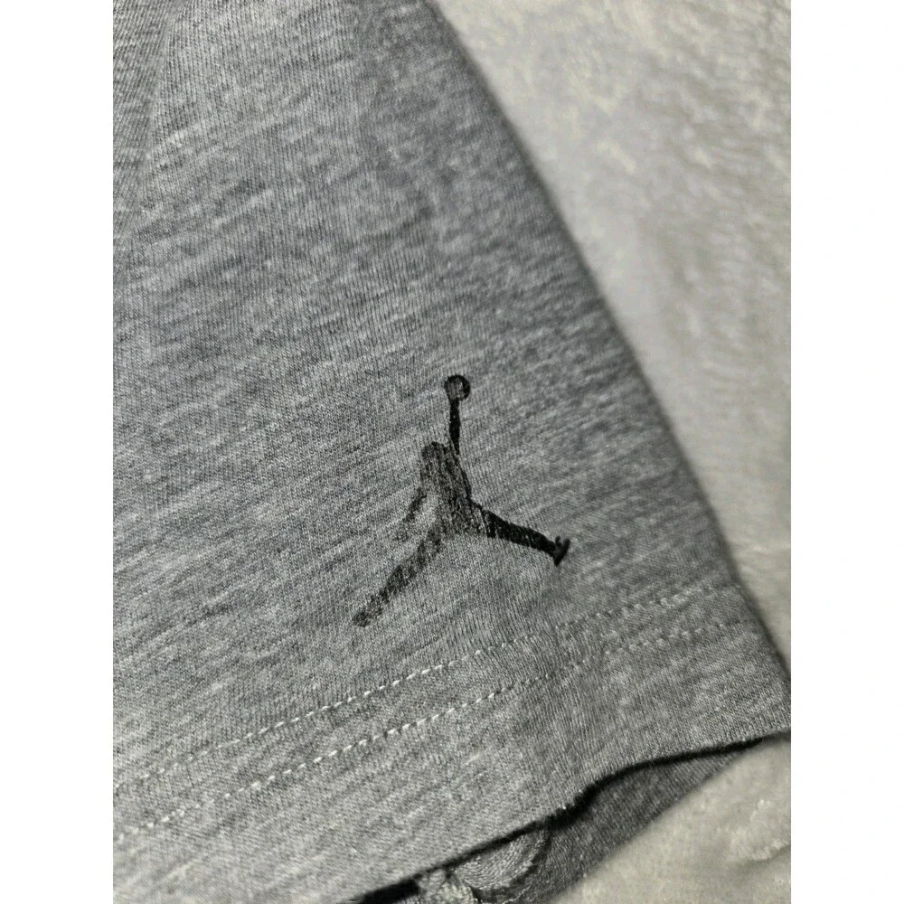 Air Jordan Short Sleeve T Shirt Gray Boys Small 8/10